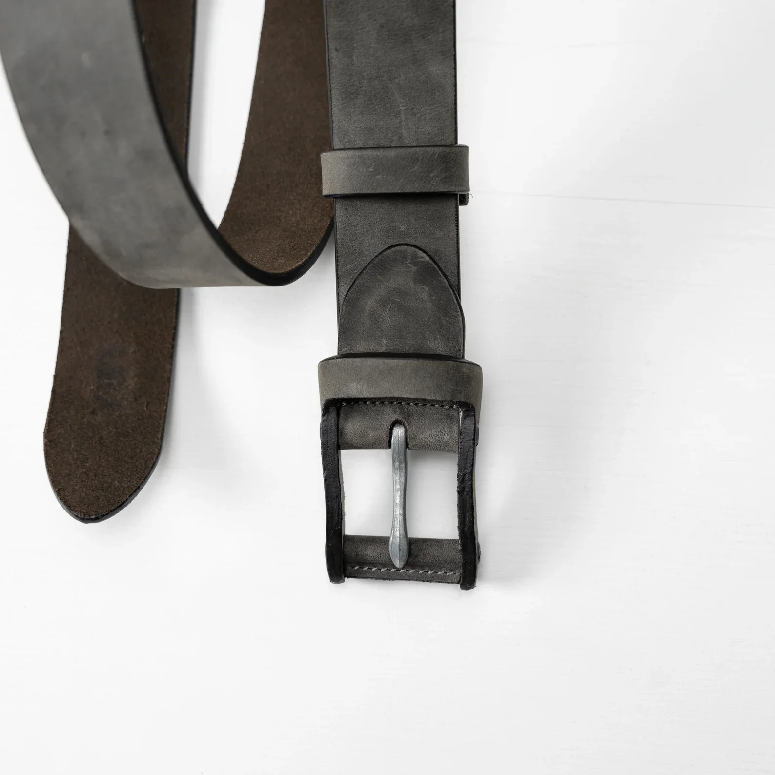 Boone Men's Leather Belt | Rock Gray - Image 5