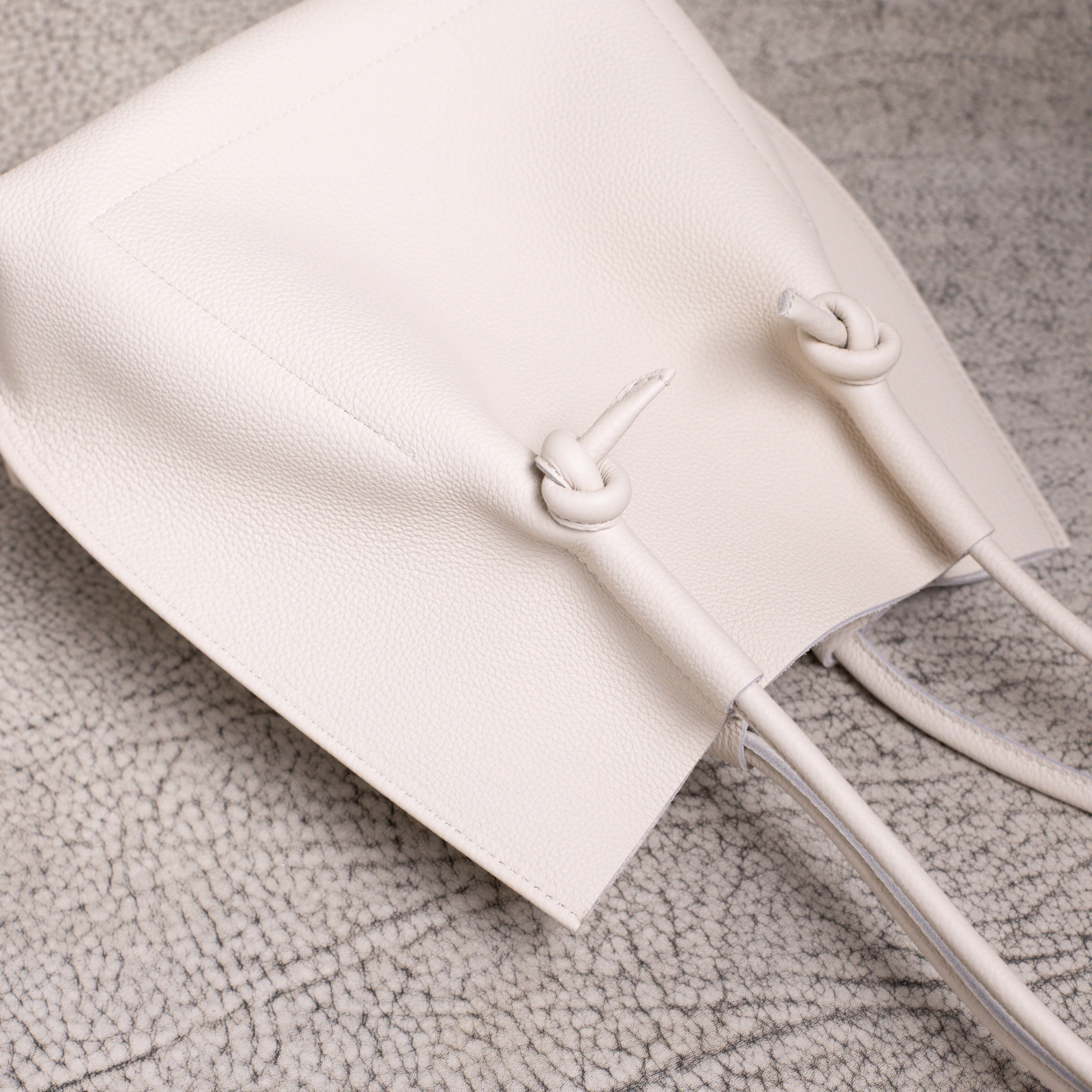 Flora Everyday Leather Tote | Togo Calf Beige - Image 6
