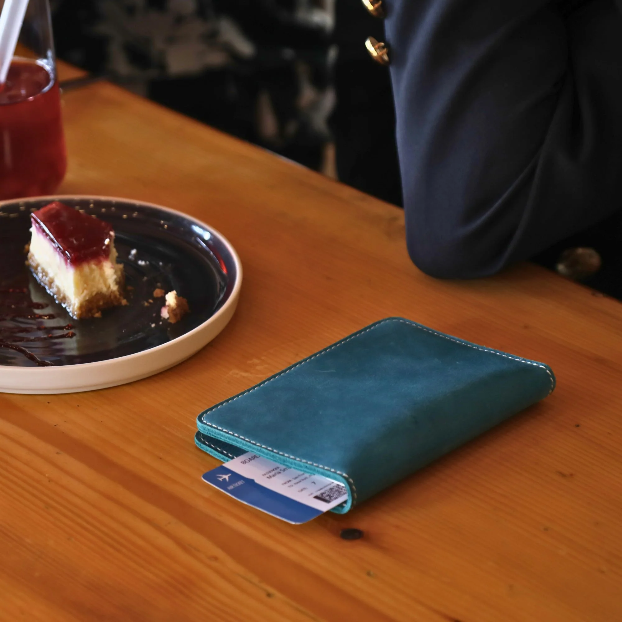 Pike | Passport Wallet | Maui Charcoal - Image 4